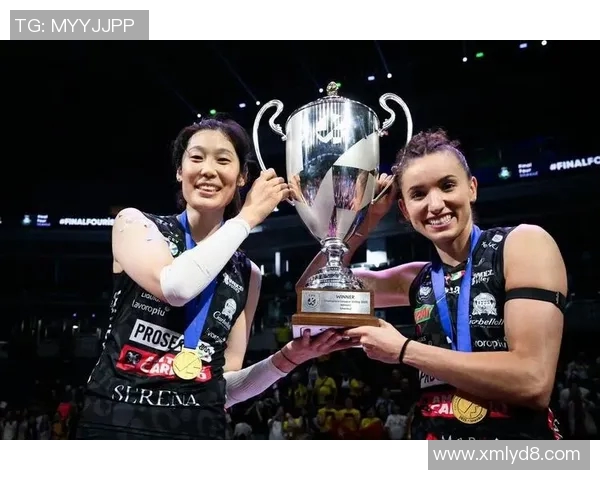 欧冠颁奖录像回顾：奖杯交接、MVP颁发与荣耀瞬间